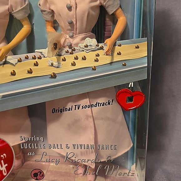 I Love Lucy Barbie Set - Picture 10 of 12